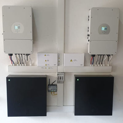 Deye 5/6/8/10/12K-SG04LP3 2 MPPT Inverseur solaire hybride pour les installations de 422/658/281 mm