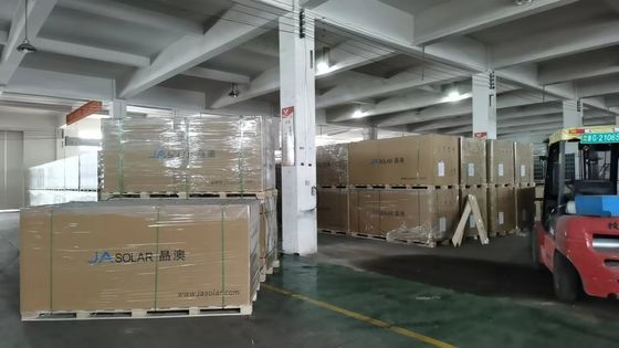 JA SOLAR Efficience Panneau solaire bifacial avec technologie MBB à double verre et à demi-cellule