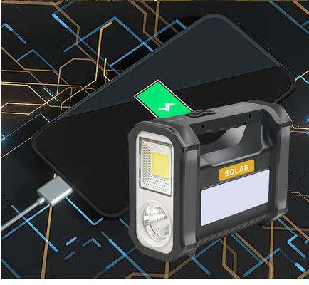 Kit d'éclairage à batterie solaire portable pour activités extérieures avec lampe de poche / banque d'alimentation